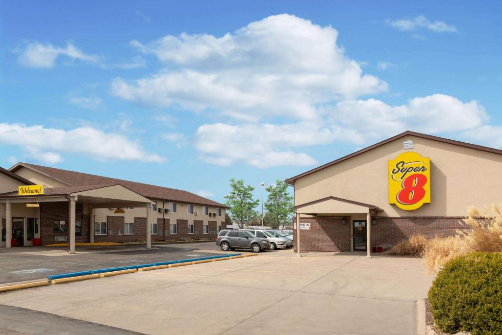 Super 8 by Wyndham North Platte Main image 1